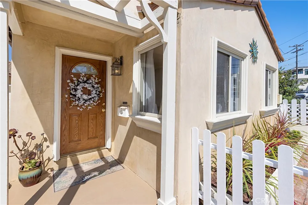 1415 Corona Street Hermosa Beach, CA 90254