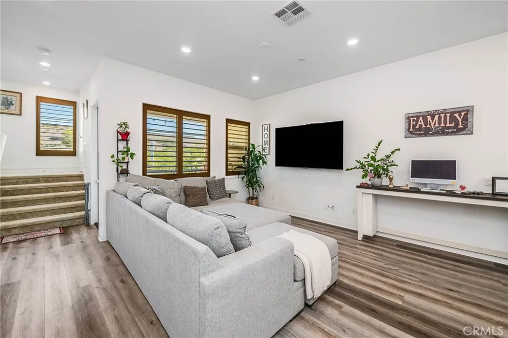 27036 Painted Sky Valencia, CA 91381