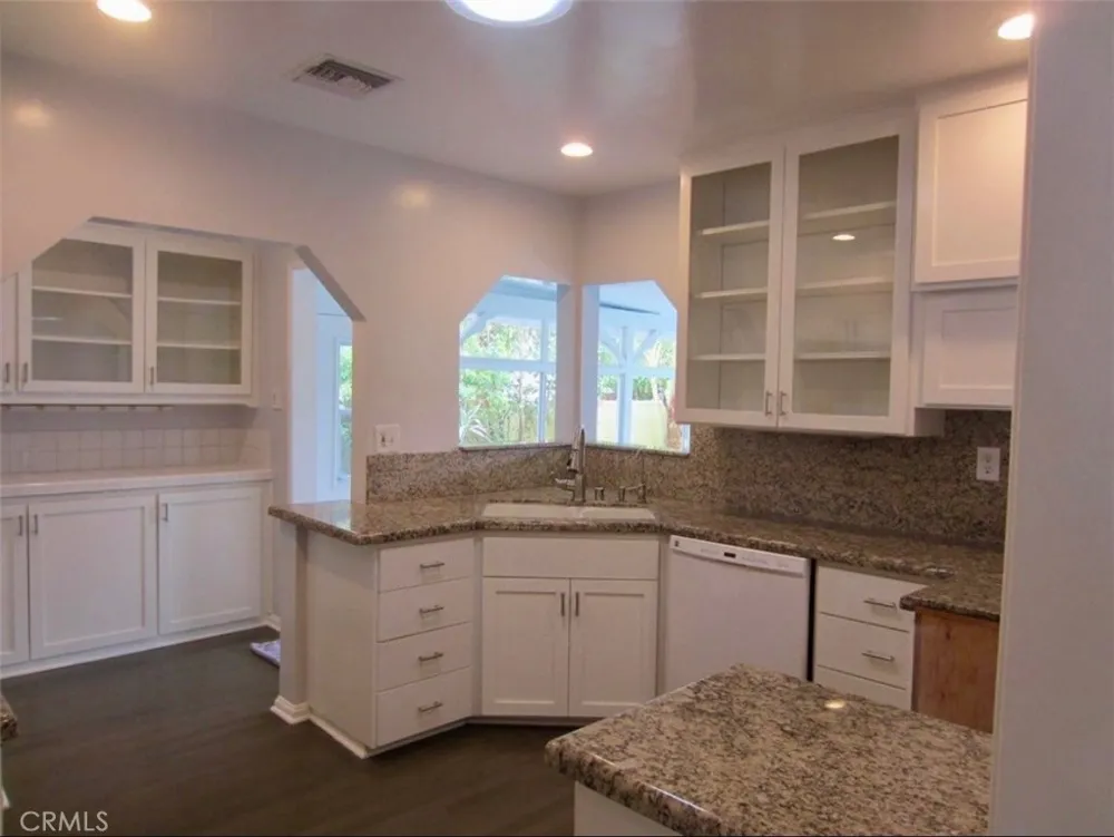6372 Zelzah Encino, CA 91316