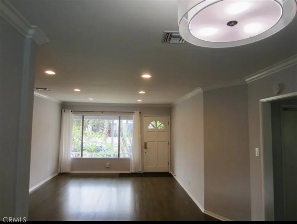 6372 Zelzah Encino, CA 91316