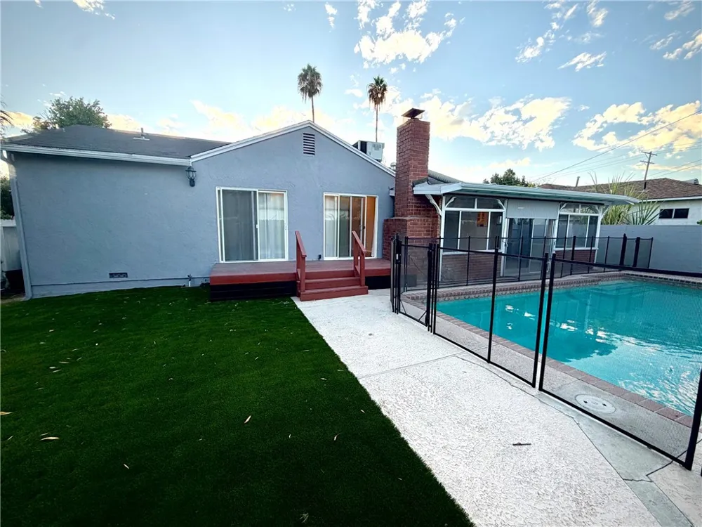 6372 Zelzah Encino, CA 91316