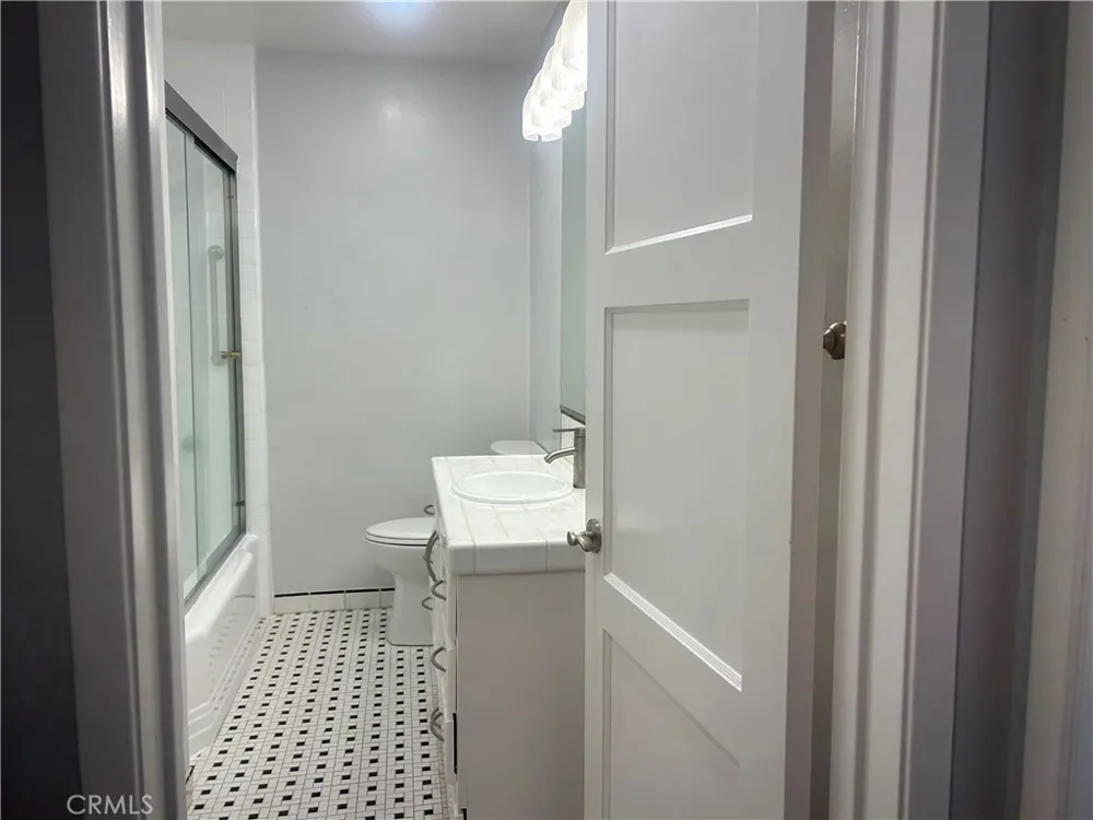 6372 Zelzah Encino, CA 91316