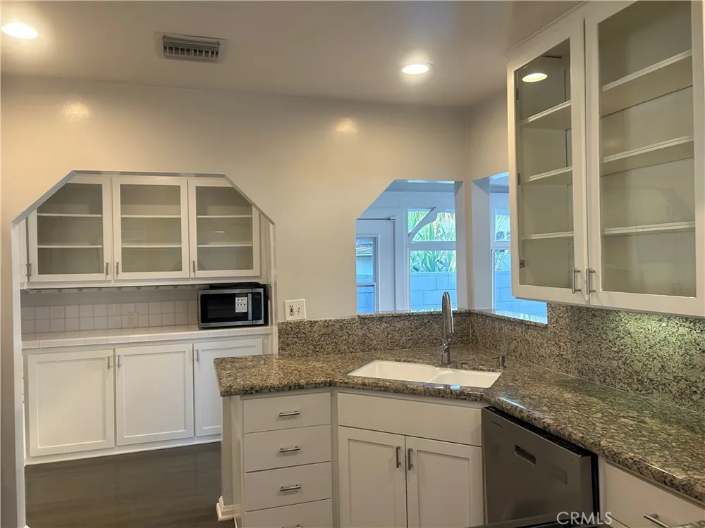 6372 Zelzah Encino, CA 91316