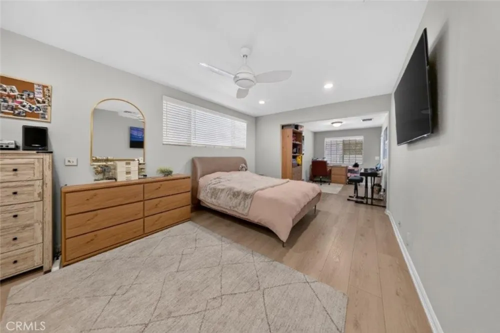 4930 Biloxi Toluca Lake, CA 91601
