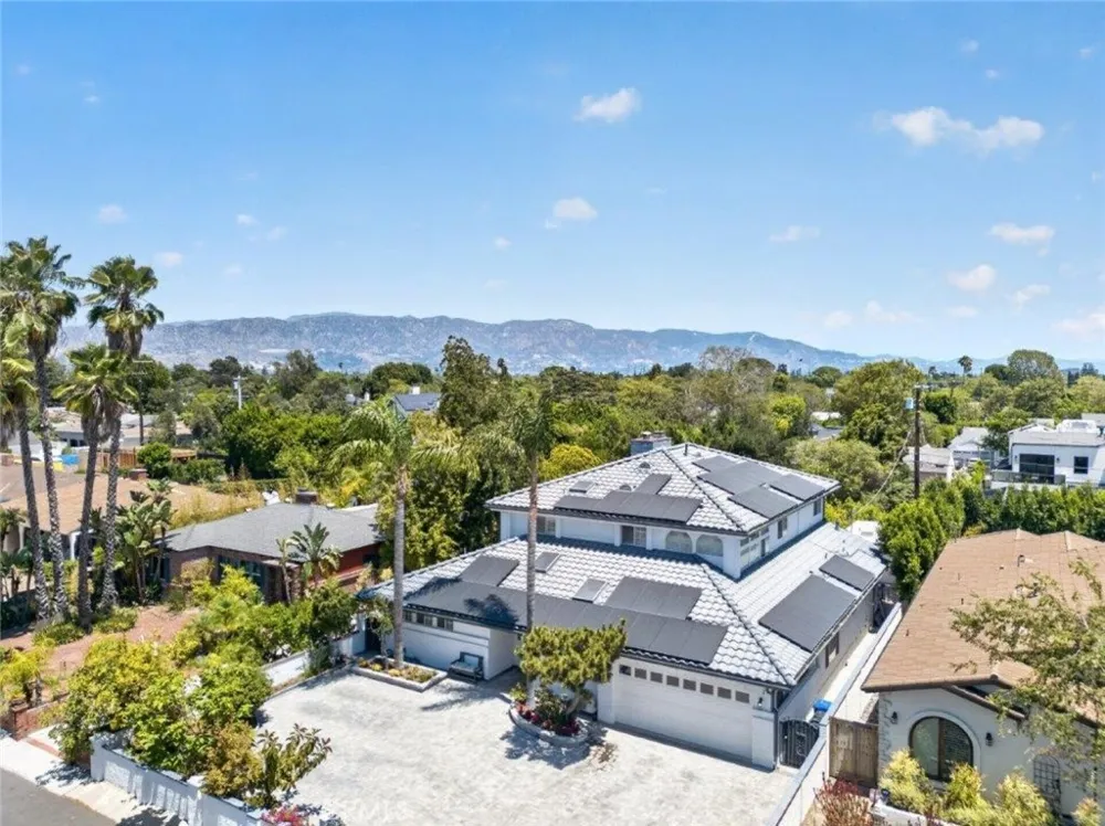 4930 Biloxi Toluca Lake, CA 91601