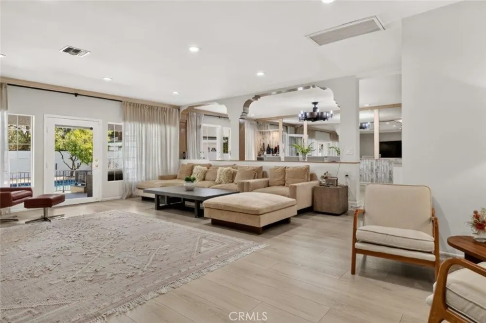 4930 Biloxi Toluca Lake, CA 91601