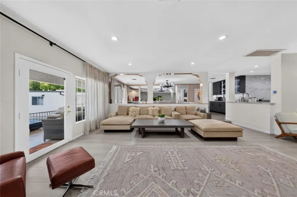 4930 Biloxi Toluca Lake, CA 91601