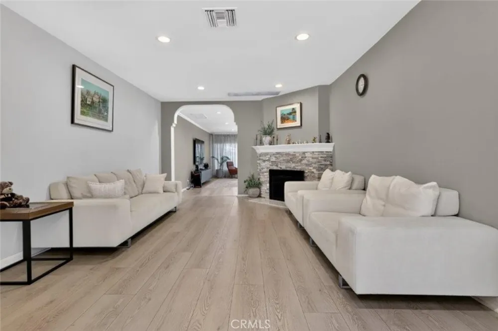4930 Biloxi Toluca Lake, CA 91601