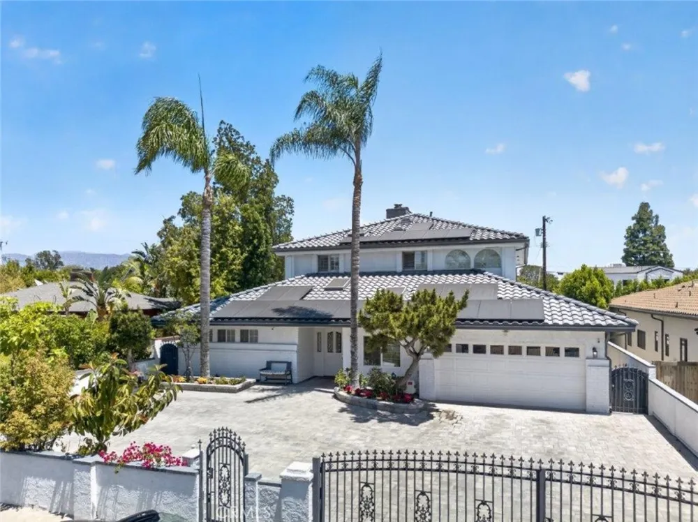 4930 Biloxi Toluca Lake, CA 91601
