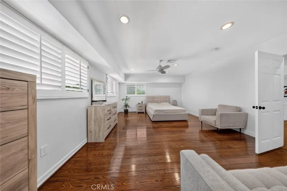 4930 Biloxi Toluca Lake, CA 91601