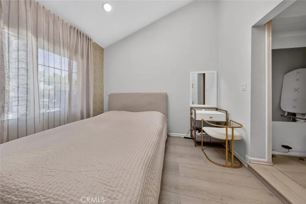 4930 Biloxi Toluca Lake, CA 91601