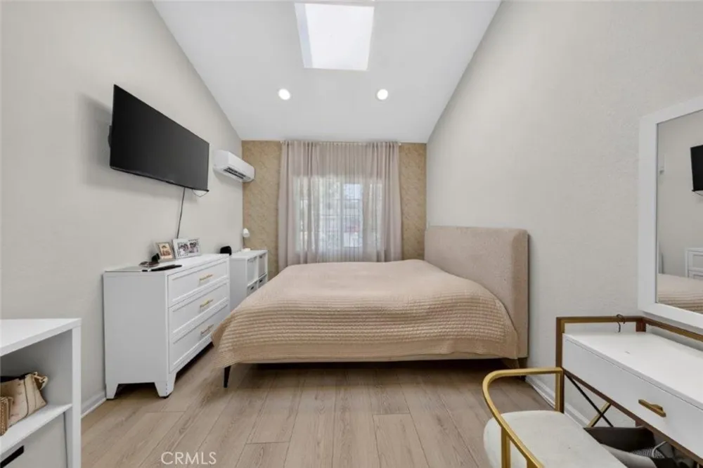 4930 Biloxi Toluca Lake, CA 91601