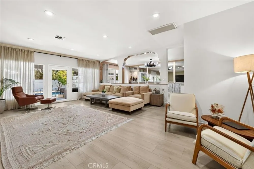 4930 Biloxi Toluca Lake, CA 91601