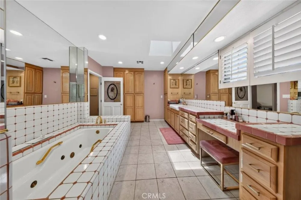 4930 Biloxi Toluca Lake, CA 91601