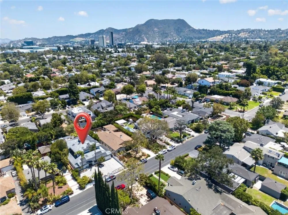 4930 Biloxi Toluca Lake, CA 91601