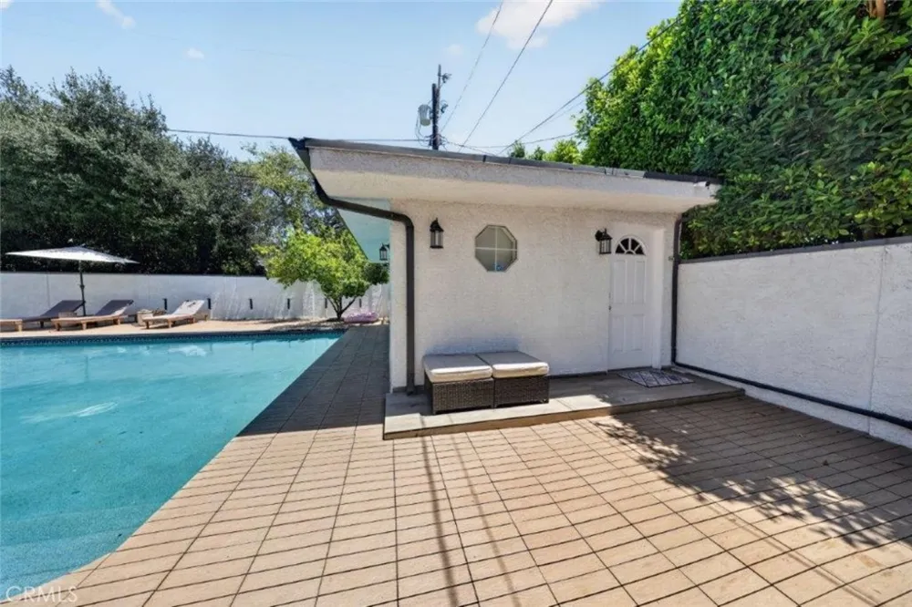4930 Biloxi Toluca Lake, CA 91601