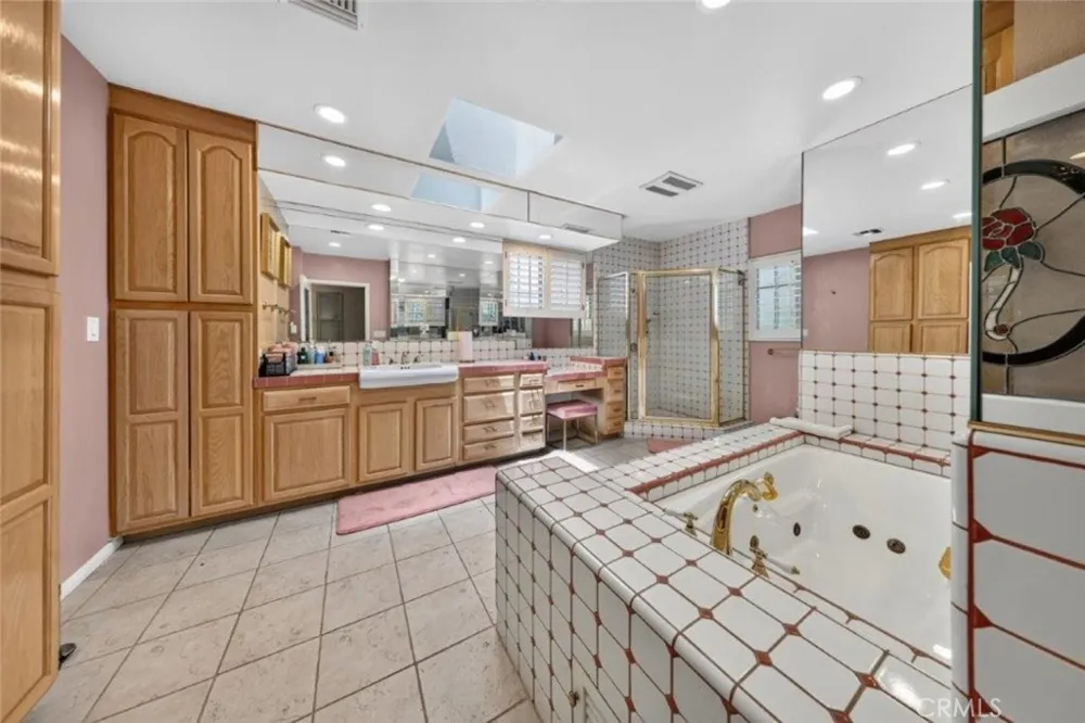 4930 Biloxi Toluca Lake, CA 91601
