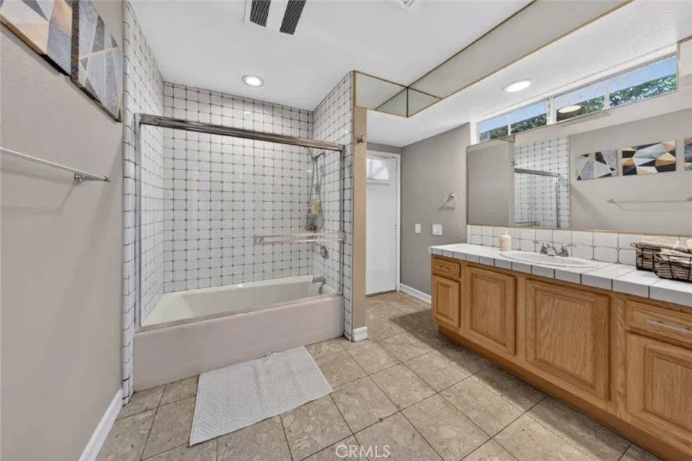 4930 Biloxi Toluca Lake, CA 91601