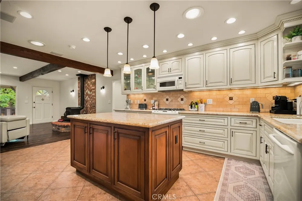 32455 Agua Dulce Canyon Road Agua Dulce, CA 91390