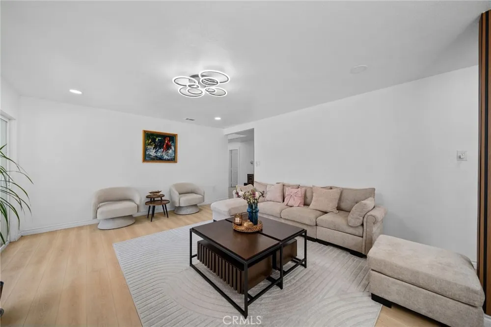 7643 Sausalito Avenue West Hills, CA 91304