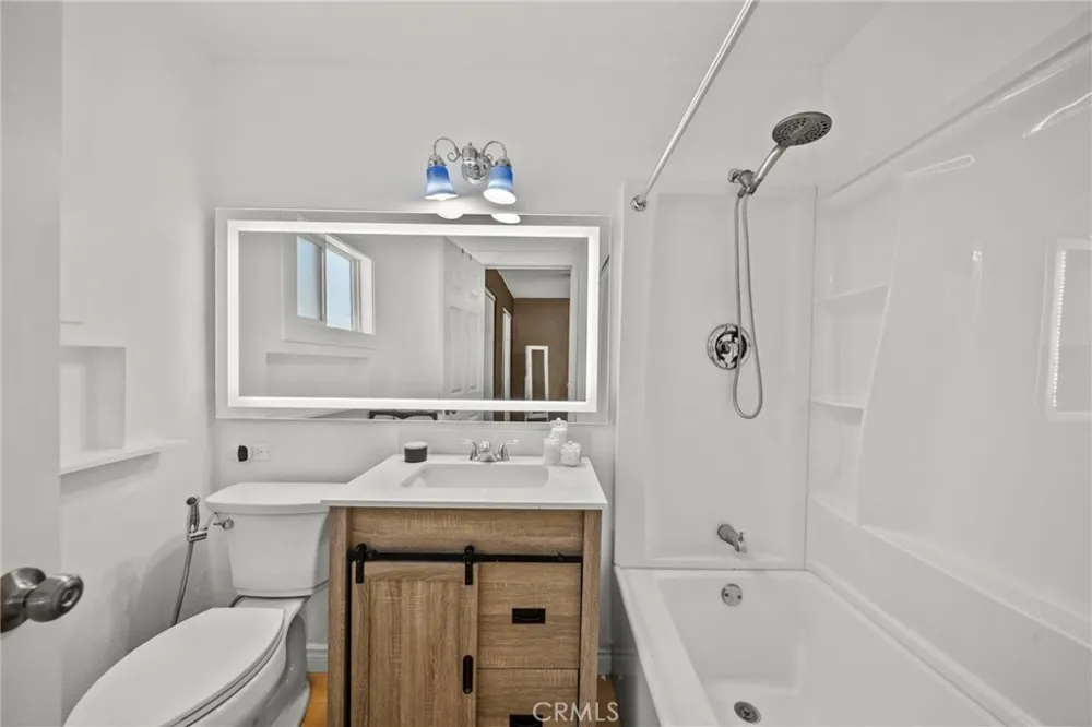 7643 Sausalito Avenue West Hills, CA 91304