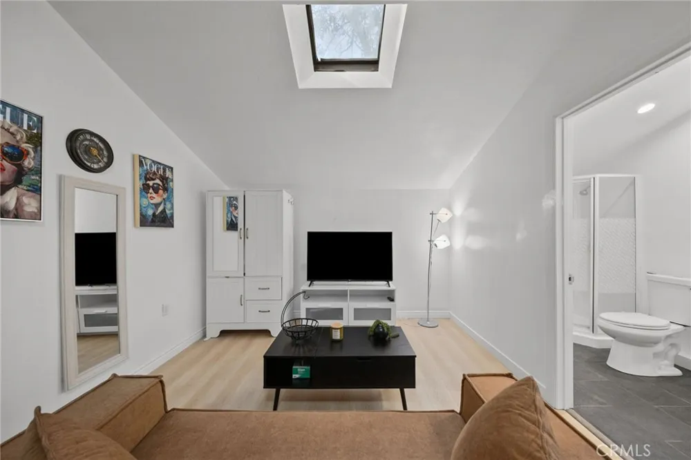 7643 Sausalito Avenue West Hills, CA 91304
