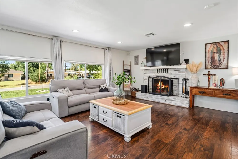 1050 W Avenue J6 Lancaster, CA 93534