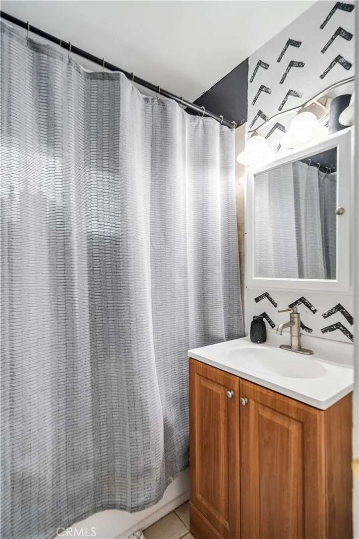 1050 W Avenue J6 Lancaster, CA 93534