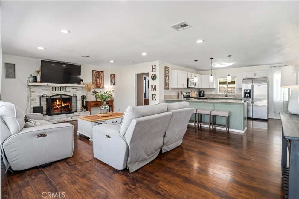 1050 W Avenue J6 Lancaster, CA 93534