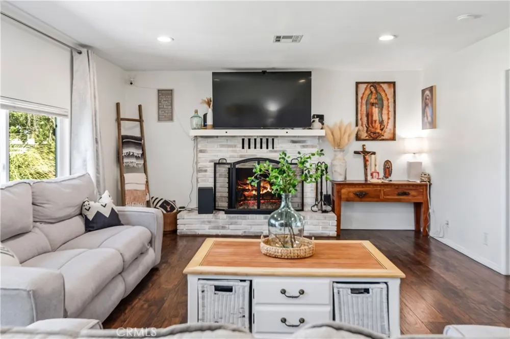 1050 W Avenue J6 Lancaster, CA 93534