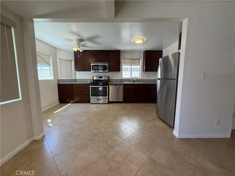 7322 Lindley Reseda, CA 91335