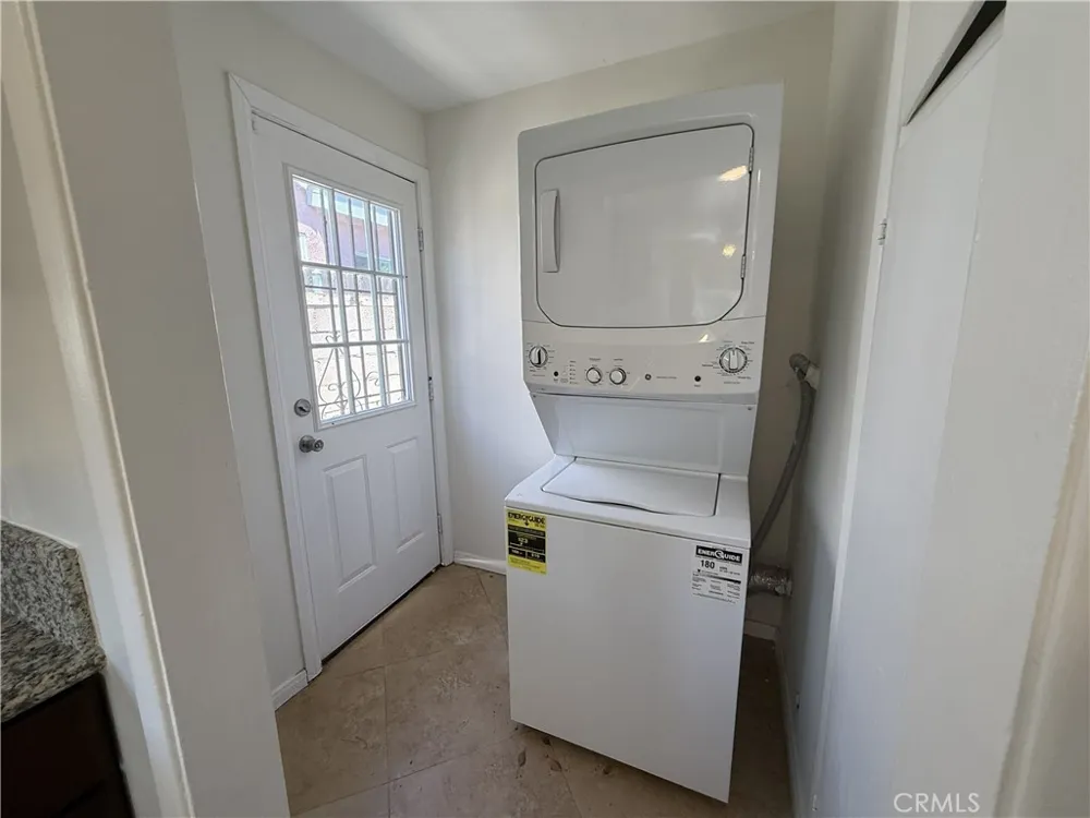 7322 Lindley Reseda, CA 91335