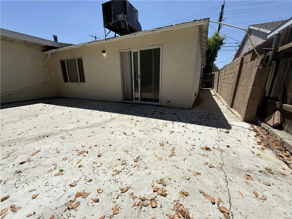 7322 Lindley Reseda, CA 91335
