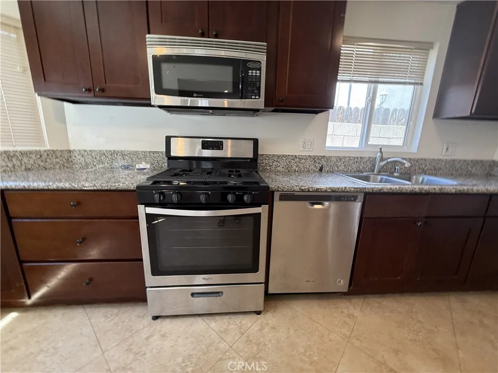 7322 Lindley Reseda, CA 91335