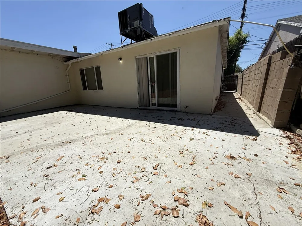 7322 Lindley Reseda, CA 91335