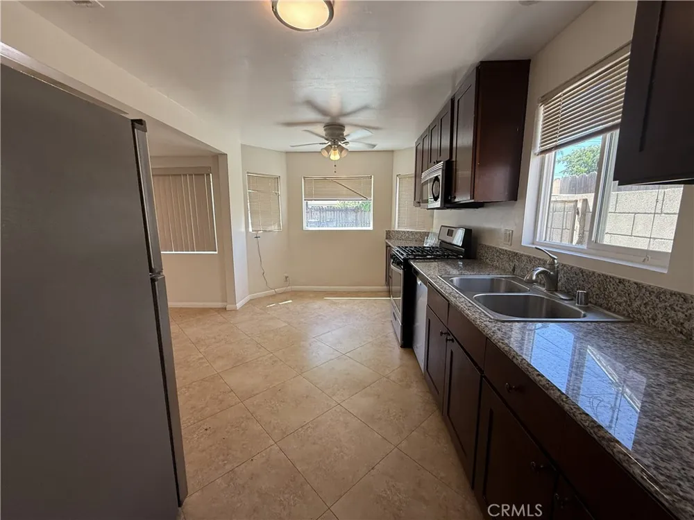 7322 Lindley Reseda, CA 91335