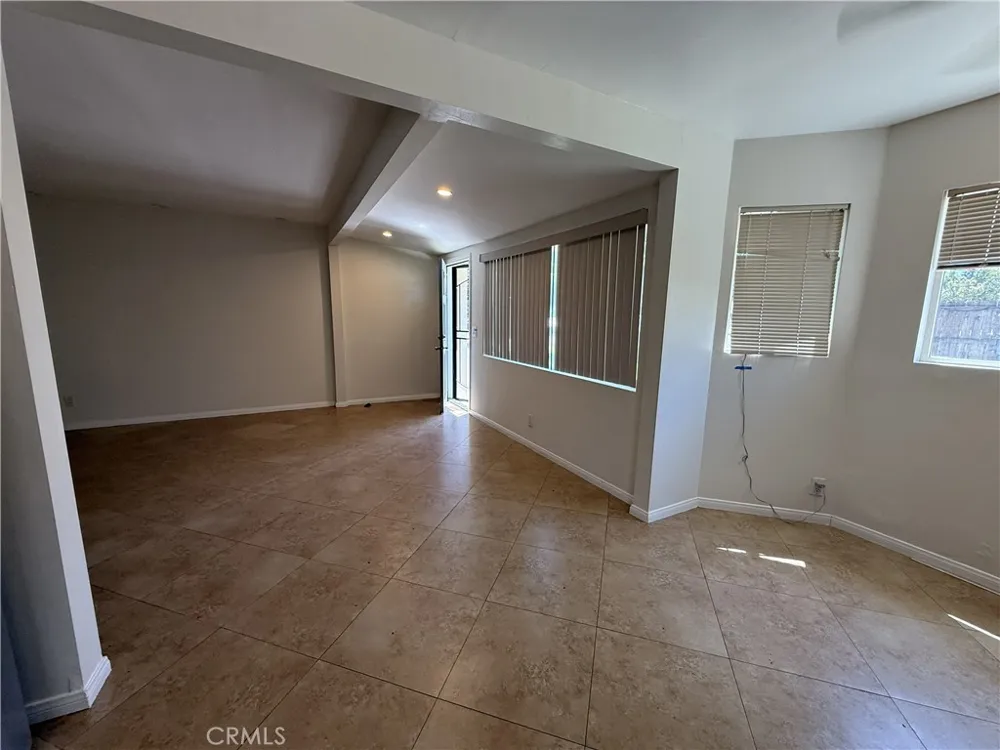 7322 Lindley Reseda, CA 91335