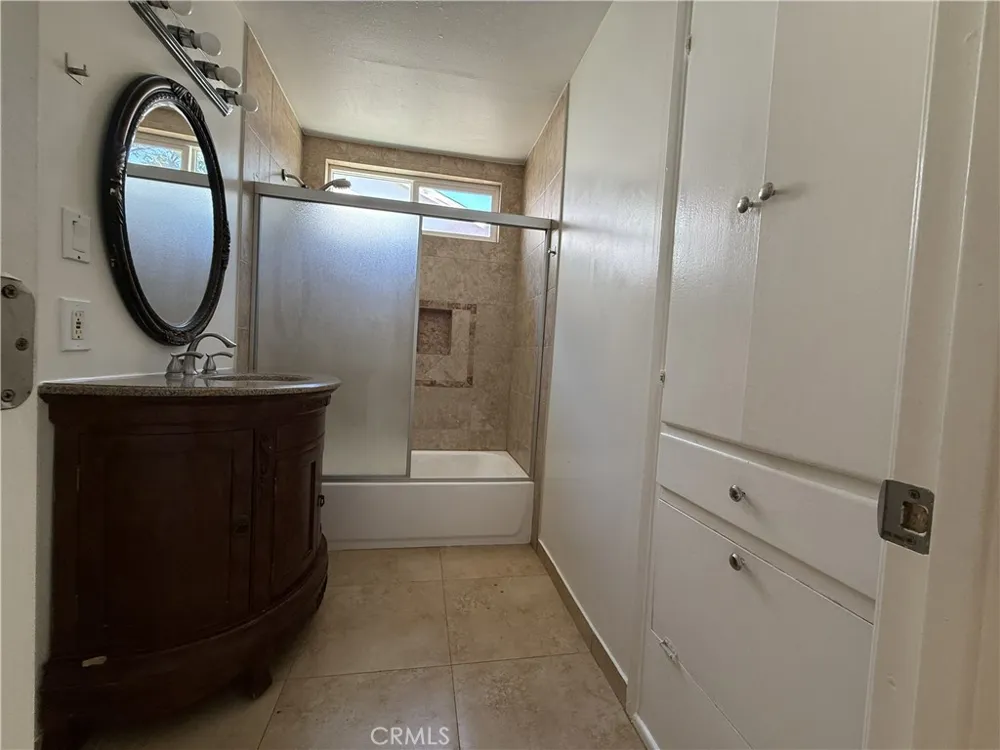 7322 Lindley Reseda, CA 91335