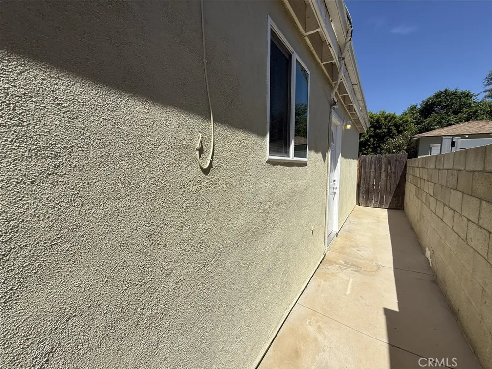 7320 Lindley Reseda, CA 91335
