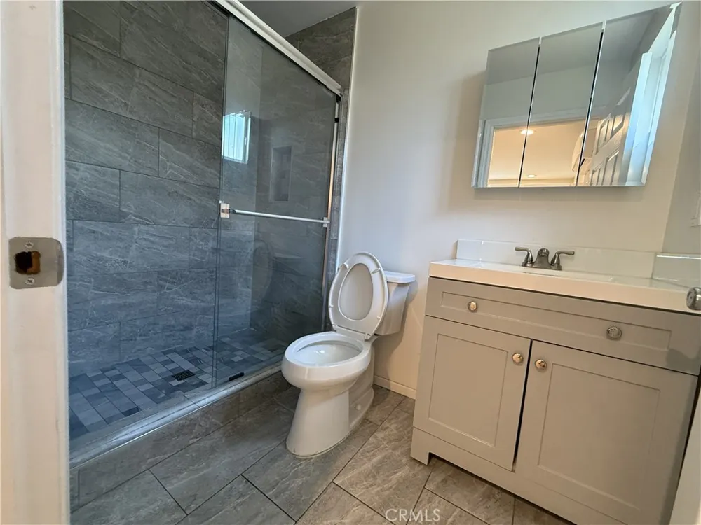 7320 Lindley Reseda, CA 91335