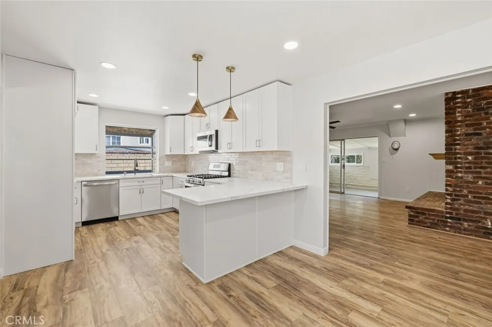 48 Mansfield Lane Camarillo, CA 93010
