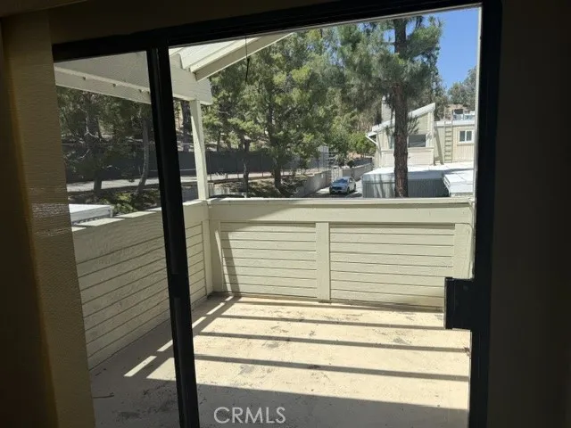 22135 Burbank Woodland Hills, CA 91367