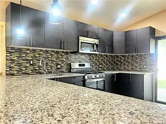 43401 Alep Avenue Lancaster, CA 93536