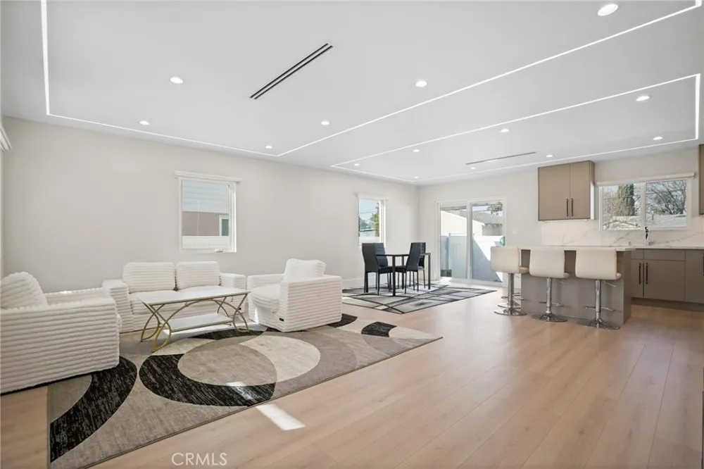 1239 Reese Burbank, CA 91506