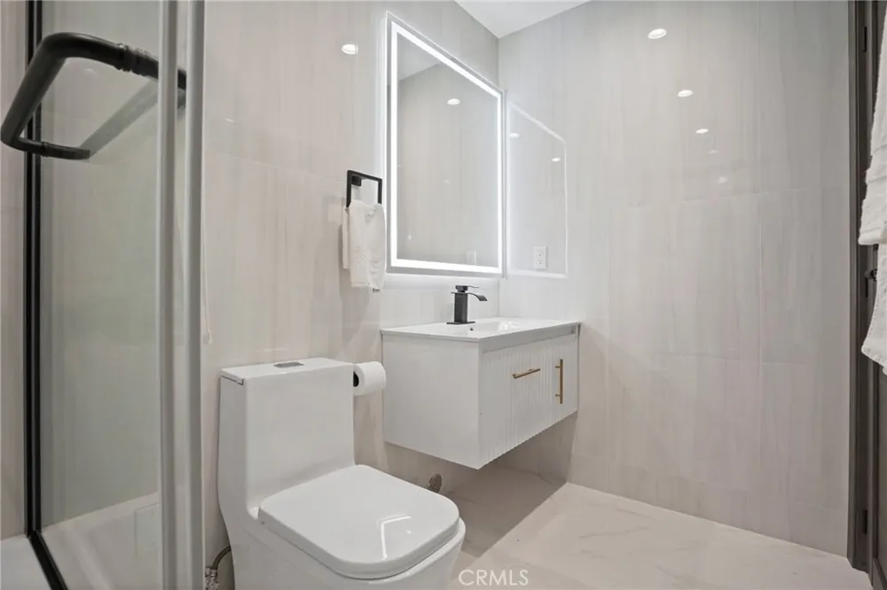 1239 Reese Burbank, CA 91506