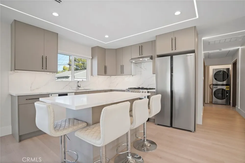 1239 Reese Burbank, CA 91506