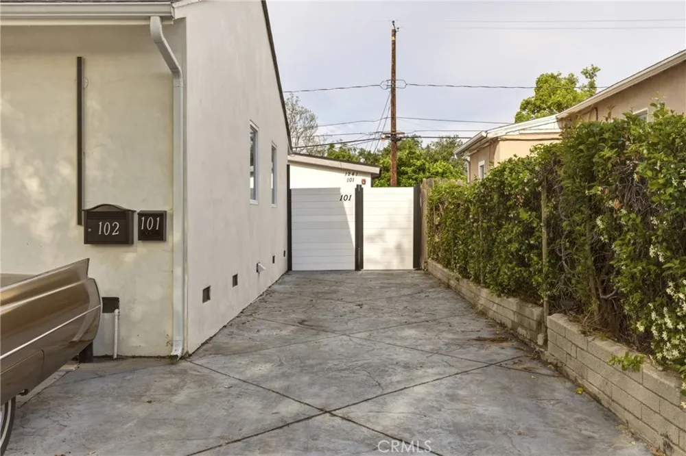 1239 Reese Burbank, CA 91506