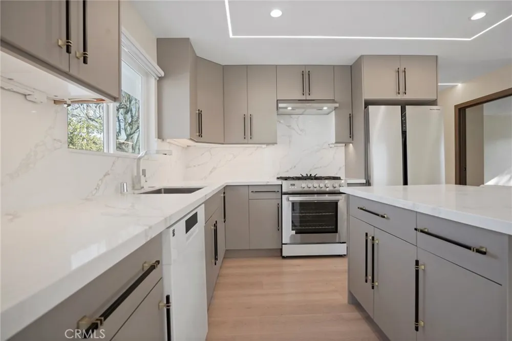 1239 Reese Burbank, CA 91506