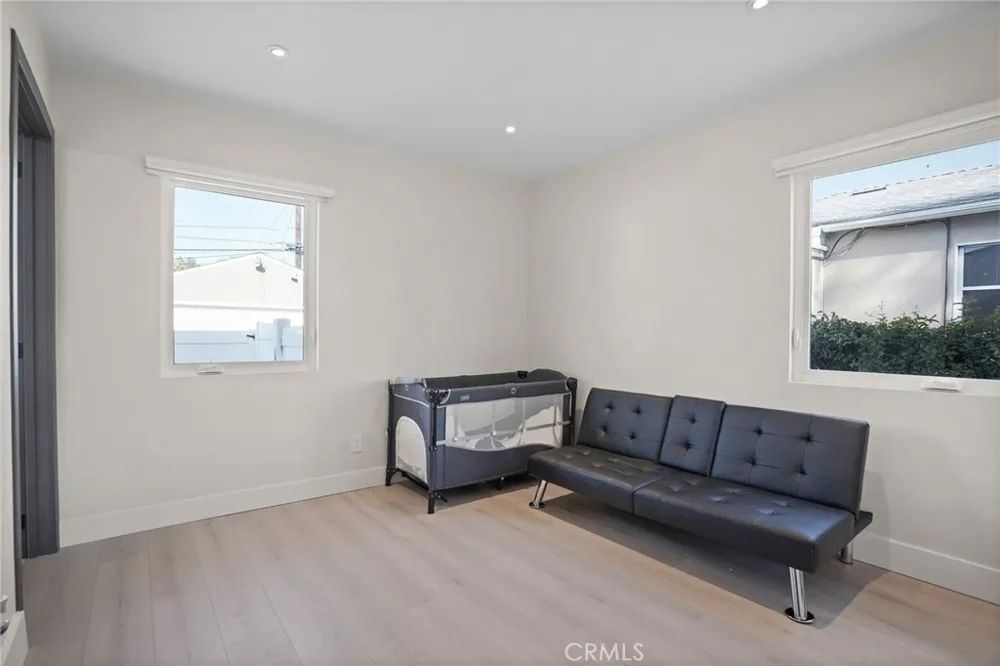 1239 Reese Burbank, CA 91506
