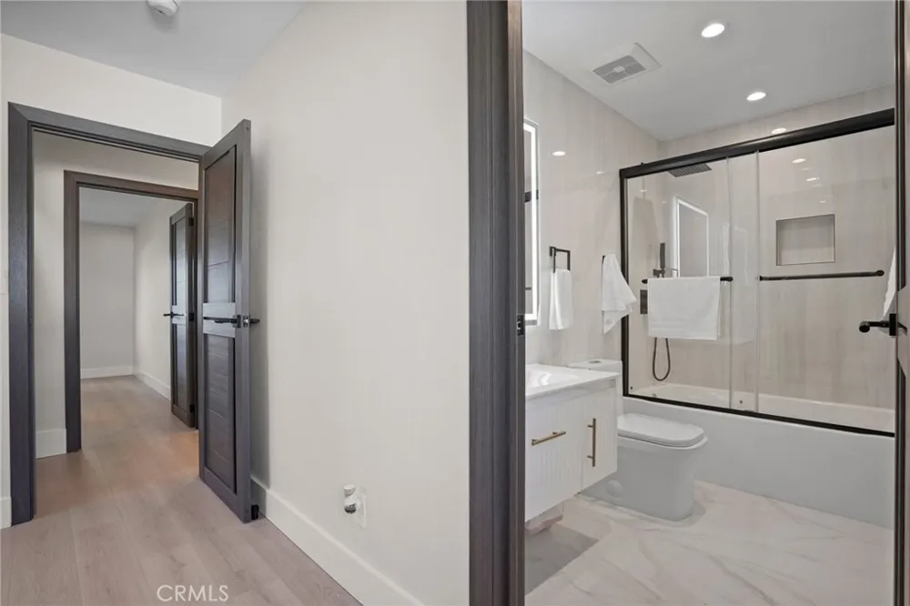 1239 Reese Burbank, CA 91506
